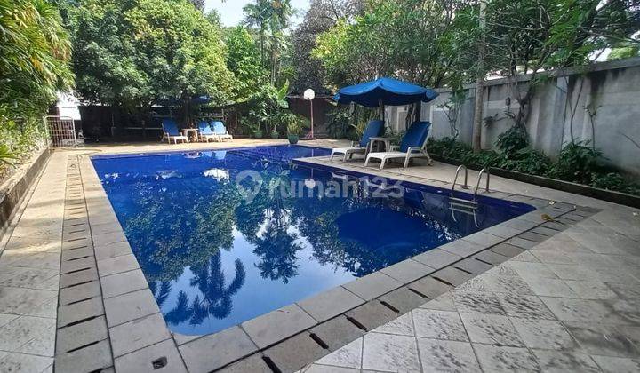 Rumah Di Villa Kemang Hijau Dengan Fasilitas Kolam Renang  S7704 1