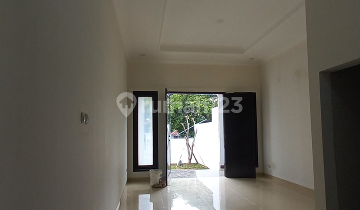 Rumah Baru Lokasi Strategis Di Duren Sawit S8712