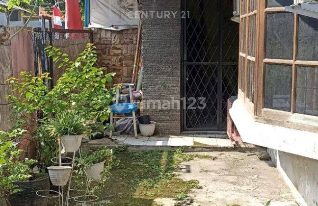 Rumah Tua Dekat Halte Transjakarta Di Larangan S8010 2