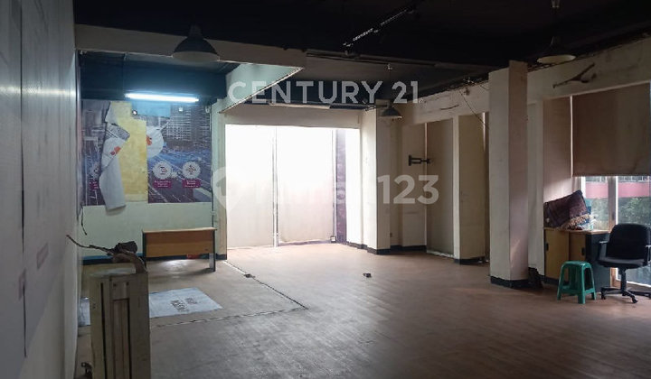 Strategic 3-Storey Shophouse in Daan Mogot Raya Complex S9350 2