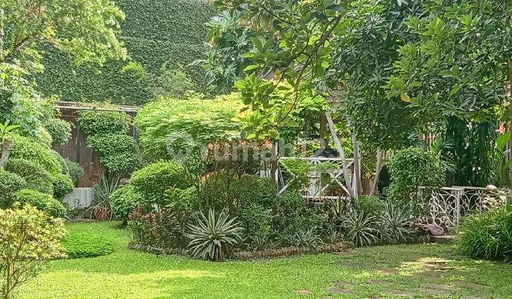 Rumah Classic dengan Taman yang Luas di Pulomas Jakarta S9467 2