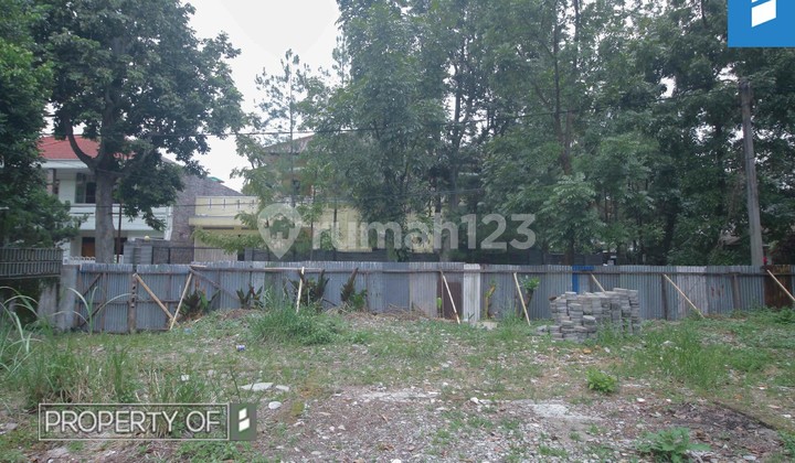 Plot of Land Hoek 365 M2 Can Still Be Subdivided SHM in Sayap Gatot Subroto, Bandung