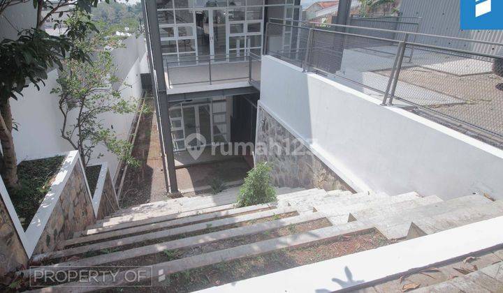 Rumah bagus Industrial style 3 lantai dengan 2 akses masuk SHM Cikutra Awiligar Bandung  1