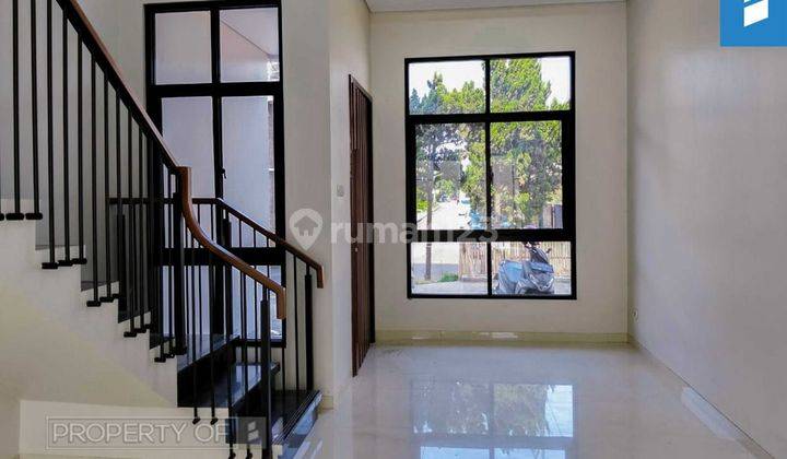 Rumah Minimalis Modern 2 Lantai Di Singgasana Pradana 2