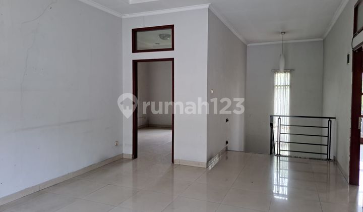 Well-Maintained Spacious House in Batununggal with a Large Garden 2
