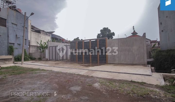 A Small Plot of Land at the Lowest Price and Best Road Access Near the Main Road in Mekarwangi Complex.