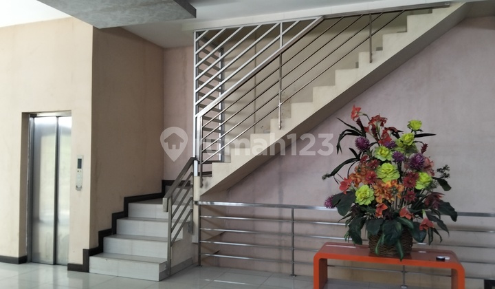 Ruang Usaha Super Strategis Sayap Riau Sudah Dilengkapi Lift Ruang Usaha Super Strategis Sayap Riau Sudah Dilengkapi Lift