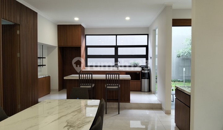 Semi-Furnished Lux Quality East-Facing House in Batununggal 2