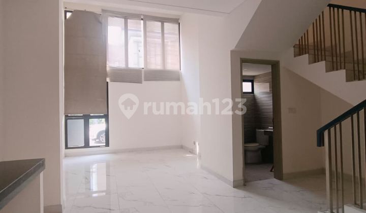 For Rent: Strategic 3-Story House in Semayang Asya Cluster, East Jakarta.