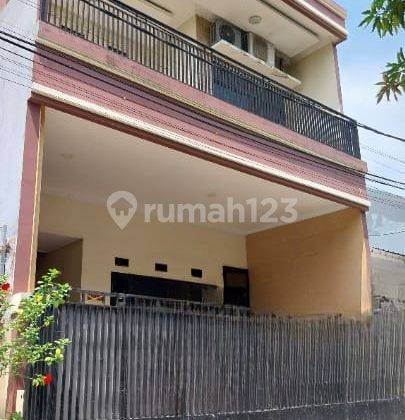 Dijual Rumah Cantik 2lt di Boulevard Hijau, Harapan Indah. Bekasi. 1