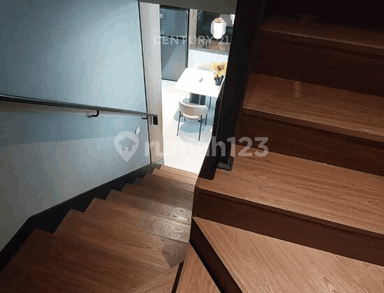 Rumah Mewah 3 Lantai Di Vanica Residence Sumarecon Crown Gading 2