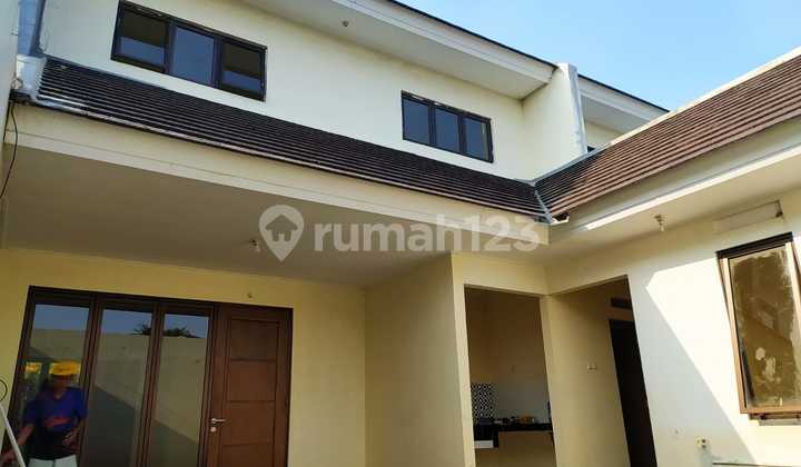 Disewakan Rumah Aralia. Harapan Indah 2. Bekasi  1