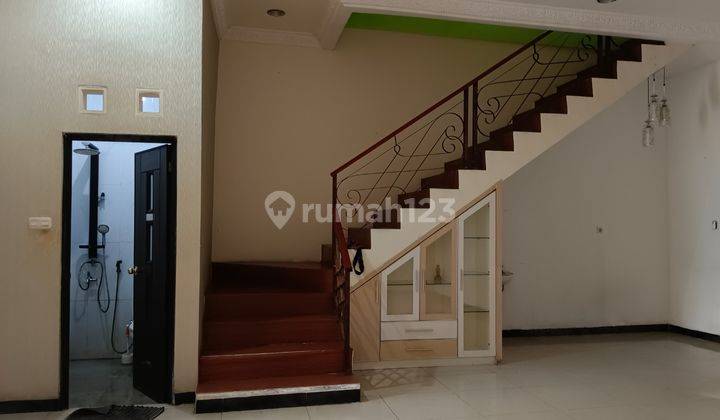 Dijual Dan Disewakan Rumah 3 Lantai di Bulevard Hijau 1