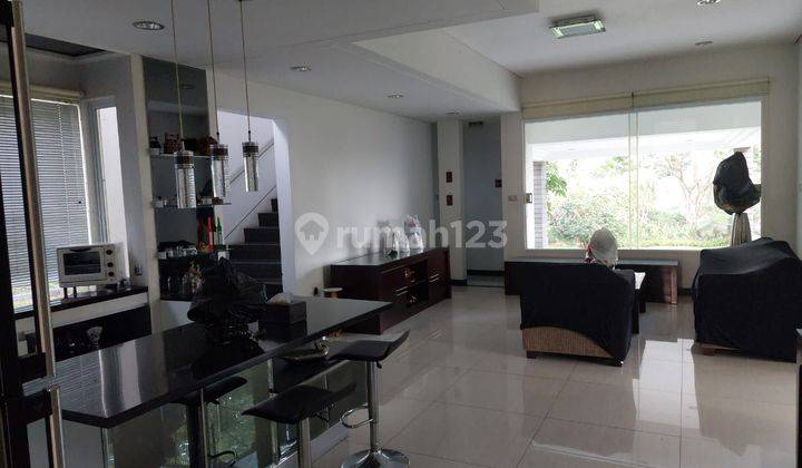 Rumah Villa  3 Lantai Sangat Bagus Full Furnished di Dago 1