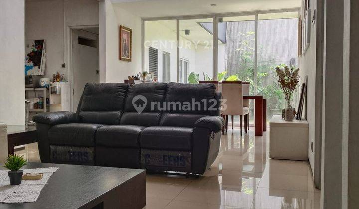 Rumah 2 Lantai Bentuk Kantong Minimalis Modern Sektor 9 5043 1