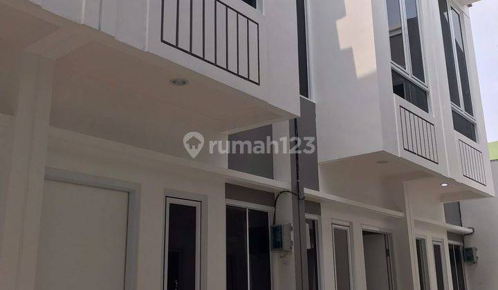 Rumah  2 Lantai Cantik Dan Modern di Tamansari Jakarta Barat 2