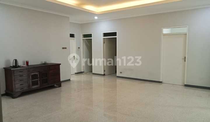 House in Kemanggisan Complex, West Jakarta