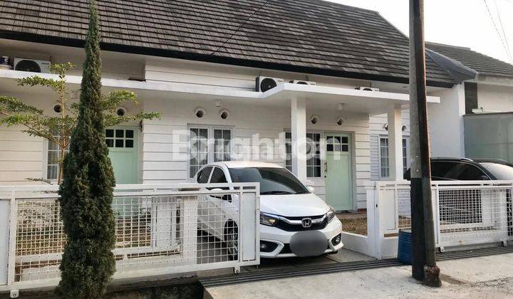 RUMAH FULL FURNISHED, SUPER CANTIK DAN NYAMAN Di CIGANITRI DEKAT TOL BUAH BATU BANDUNG. 1