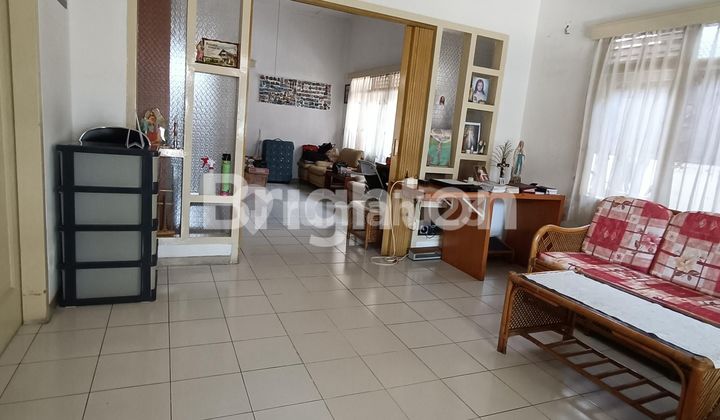 RUMAH FULL FURNISHED APIK TERAWAT DI SAYAP JALAN SUNDA KOTA BANDUNG