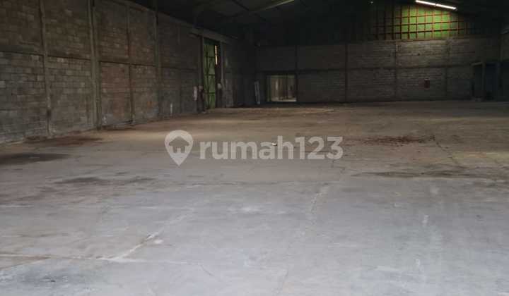 Rented Strategic Warehouse on Raya Margomulyo, West Surabaya