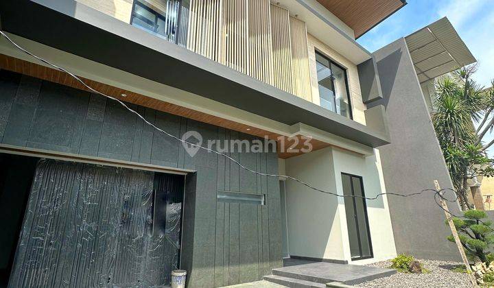 Dekat Gwalk Rumah Baru Modern Minimalis Citraland Surabaya 2