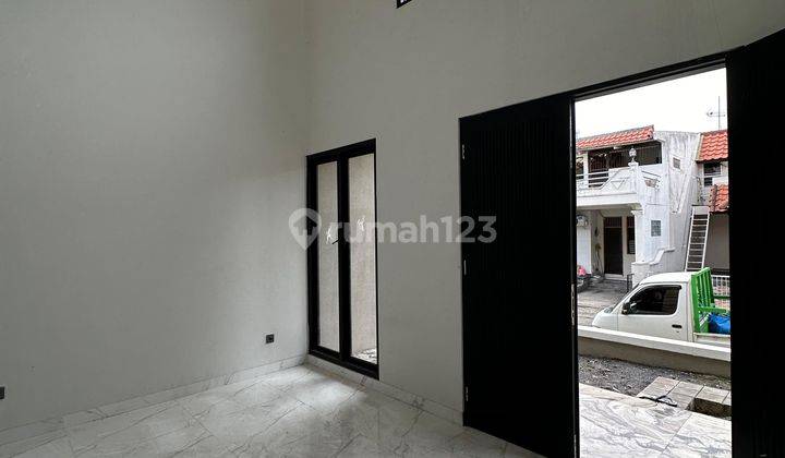 Rumah Modern Minimalis Siap Huni Citraland Utama Surabaya Barat 2