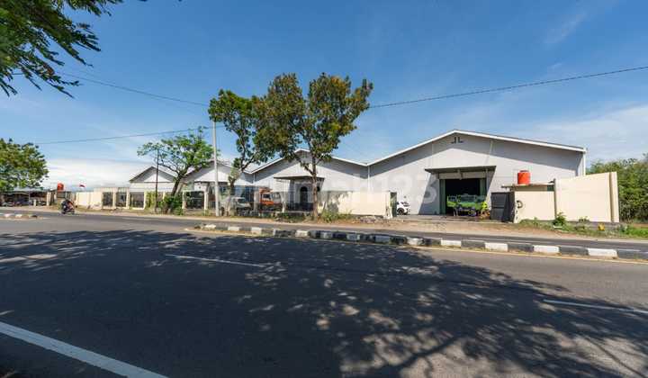 Rarely Available at a Low Price! Ready-to-Use Warehouse on Bypass Sukomoro Street, Nganjuk Rarely Available at a Low Price! Ready-to-Use Warehouse on Bypass Sukomoro Street, Nganjuk