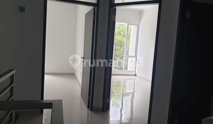 Dijual Rumah Singgasana 2 Lantai Mainroad Baru Renovasi 2
