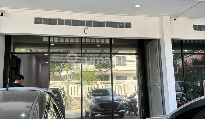 Disewakan Ruko Gn. Batu Pasteur Furnished Bagus 2½ Lantai  1