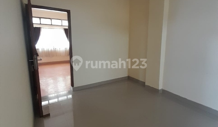Disewakan Rumah 3 Lantai Furnished Siap Huni Pusat Kota Pajajaran 2