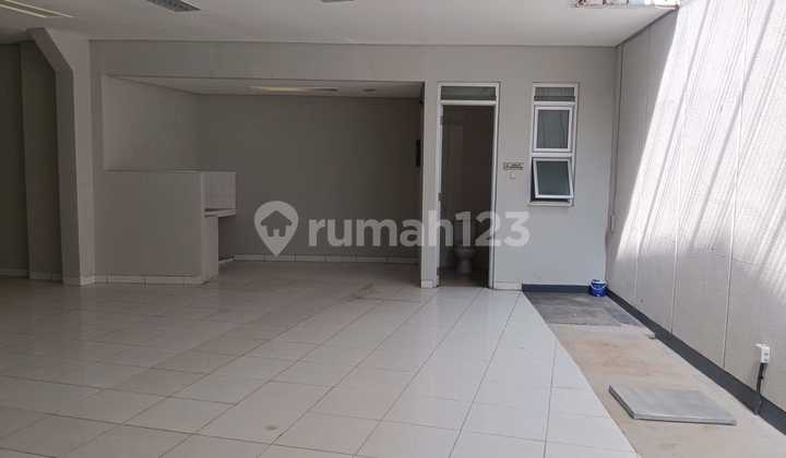 For Rent 3-Storey Strategic Shop House City Center Regol 2