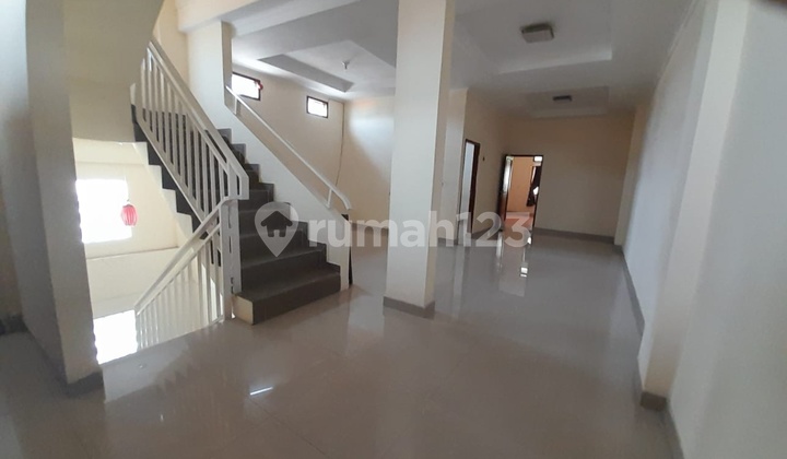 Disewakan Rumah 3 Lantai Furnished Siap Huni Pusat Kota Pajajaran 1