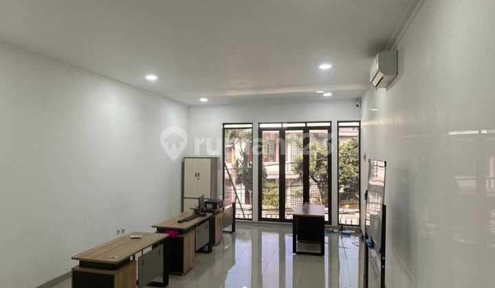 Disewakan Ruko Gn. Batu Pasteur Furnished Bagus 2½ Lantai  2