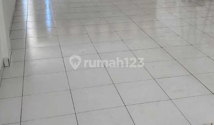 For Rent: 3½-Story Shop House on Main Road, Mekar Wangi