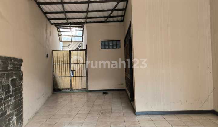 Disewakan Rumah Pusat Kota Turangga Siap Huni Banyak Kamar Cocok untuk Kantor 2