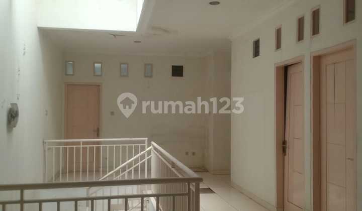 Jual Sewa Rumah Besar Semi Furnished Jakarta Pusat 5
