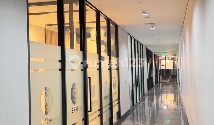 The Smith Office at Alam Sutera, Selling a Prime Strategic Unfurnished Unit.