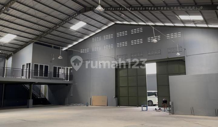 Warehouse in Cipondoh, Ready to Occupy, Excellent, Very Spacious, One-Year Lease.
