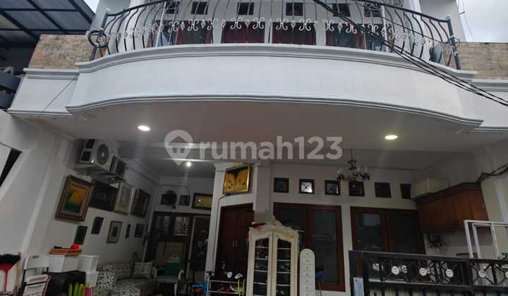 Dijual Rumah di area Puri Indah Mall Komplek Taman Meruya Ilir Dijual Rumah di area Puri Indah Mall Komplek Taman Meruya Ilir