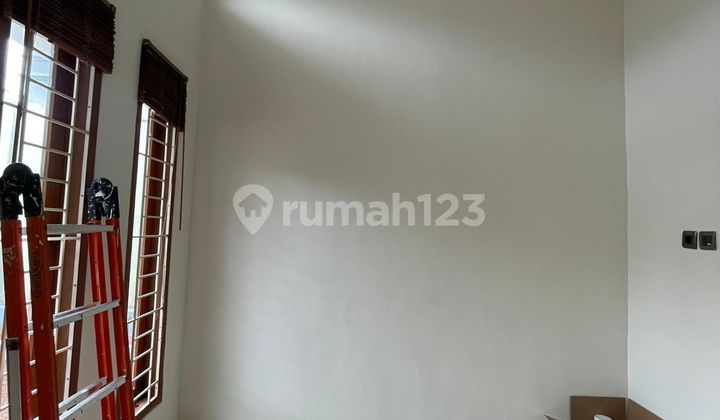 Dijual Rumah Cantik Luas di Perumahan Mahkota Simprug, Ciledug 2