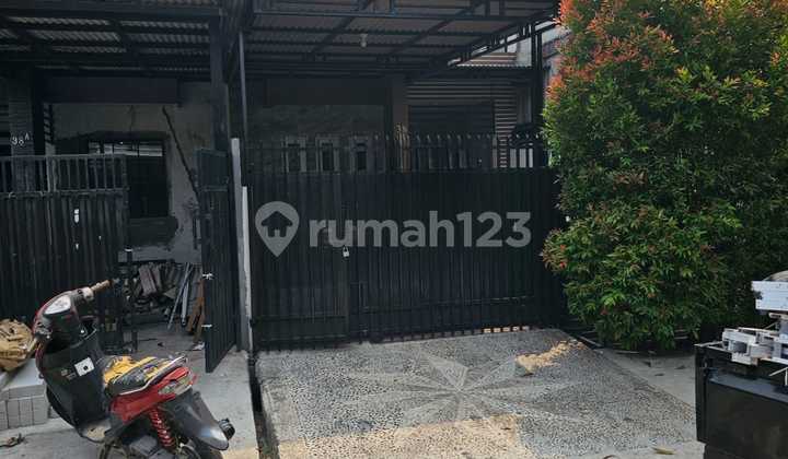 Dijual Rumah 2 Lantai dalam Komplek Taman Royal 1 dekat Tol