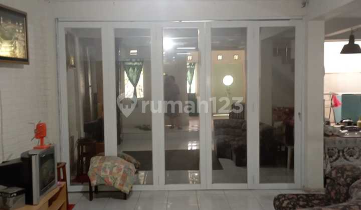 Semi-Furnished Comfortable House for Sale in Sayap Setiabudi, Bandung 88 2