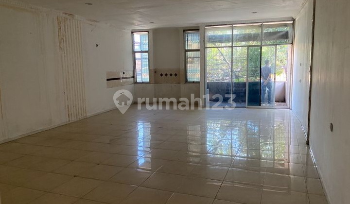Strategic 3-Story Shop House for Sale in Astanaanyar Area, Bandung 2