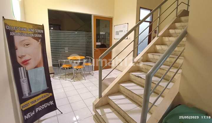 Commercial Building For Sale, Good Condition, Ready to Use in Naripan, Central Bandung City. 2