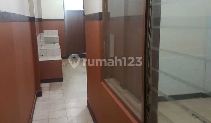 Shop House for Rent, Ready to Use, Suitable for Office on Sudirman Main Road. 2