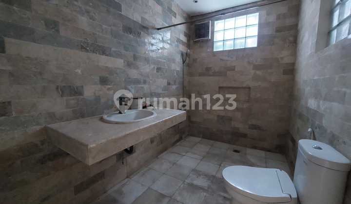 House for Rent 2 Floors Spacious in Setiabudi Regency, Bandung 11 2