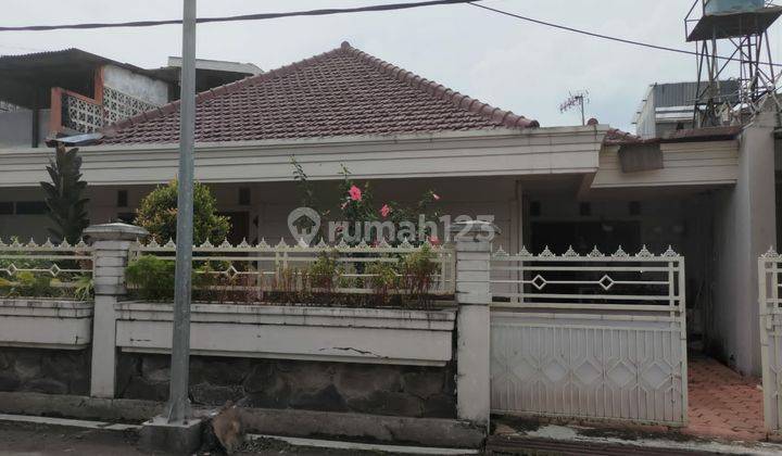 Jual cepat Rumah hitung tanah di JL. KEMBAR  1