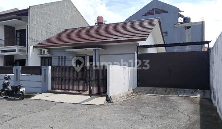 Quick Sale: House in Taman Kopo Indah 3, Block E