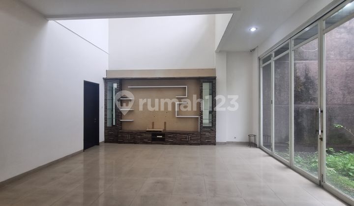 Disewakan Rumah di Mekar Wangi Strategis 4 Kamar Tidur 2