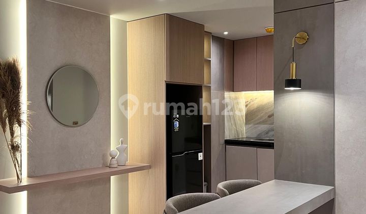 Dijual Apartemen Landmark 2 Kamar Tidur Furnished Bagus